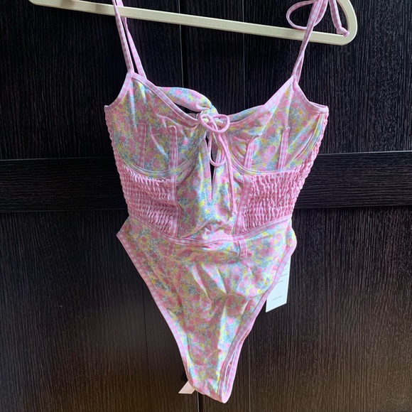 For Love and Lemons Hydrangea Blooms One Piece Swim - Picture 11 of 16